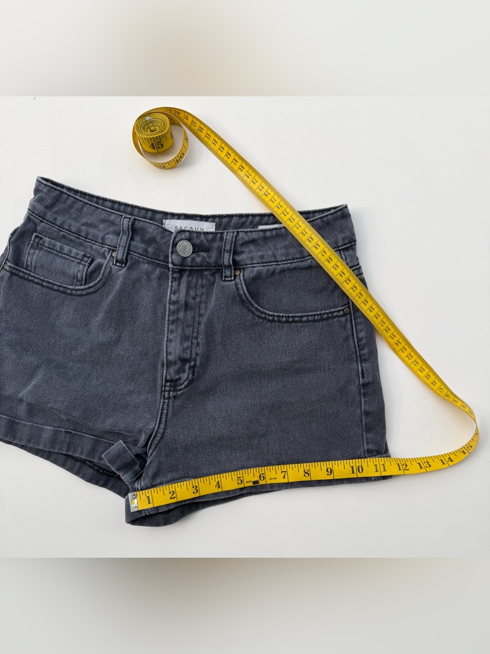 Pacsun Charcoal Gray High Rise Jean Mom Shorts 26 Baddie Washed Faded Black EUC - Picture 8 of 11